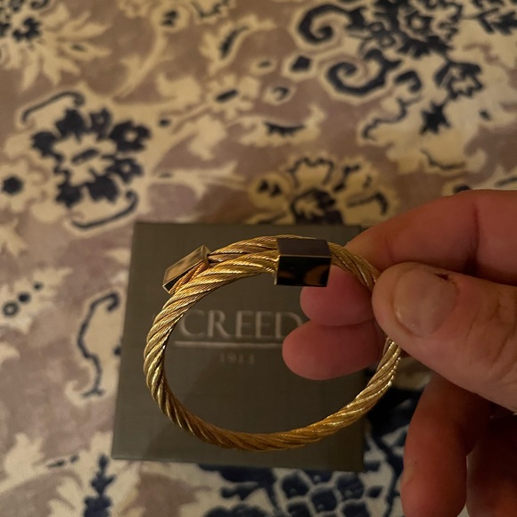 New Men’s Stainless Steel Gold Plated bracelet. Beautiful for any occasion. - Picture 2 of 6